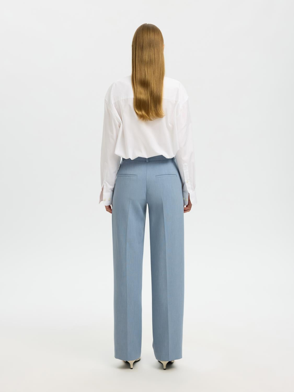 model_shot-back